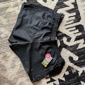 Athletic shorts with lining